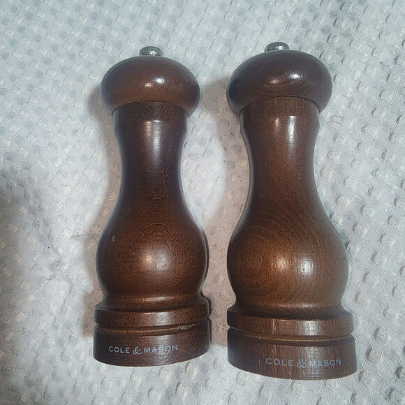 COLE & MASON EUC 6" WOODEN GRINDER SAKT & PEPPER GRINDERS - Picture 2 of 6